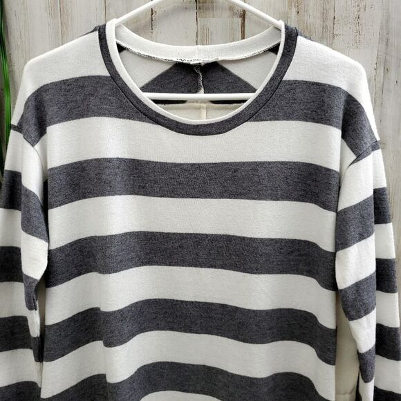 Wonderland Striped Long Sleeve Sweater Top Gray White Size Small - Picture 5 of 9
